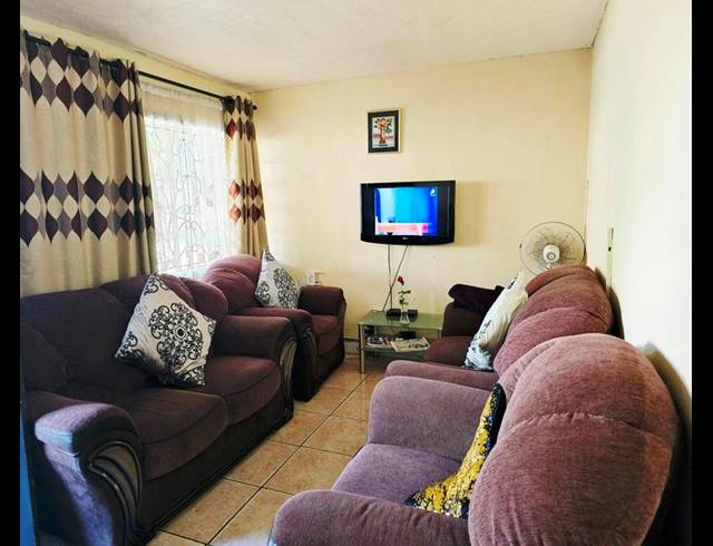 4 BEDROOM HOUSE FOR SALE IN PHOENIX